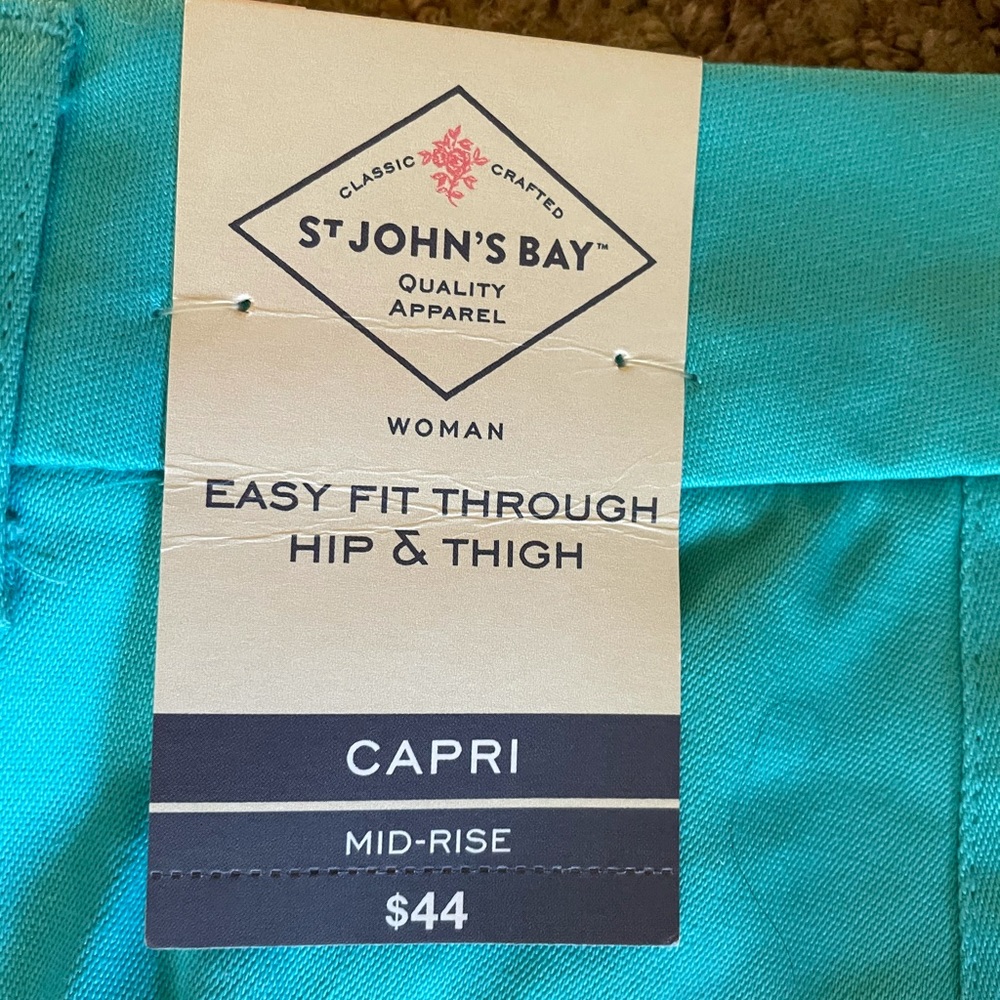 Capris. - Picture 2 of 5